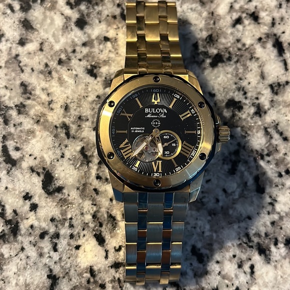 Men Bulova watch gold tone - Picture 2 of 2